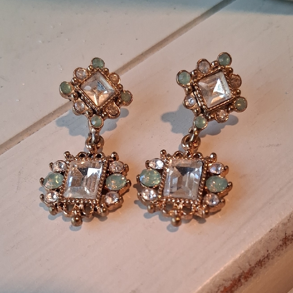 Elegant Gold and Green Dangle Earrings